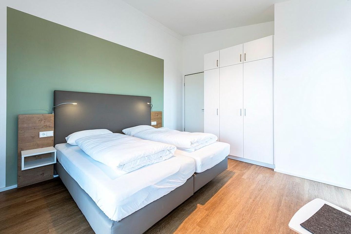 Apartmentvilla Anna See Apartmentvilla Anna See 3-10 Langeoog - Schlafzimmer mit Kleiderschrank