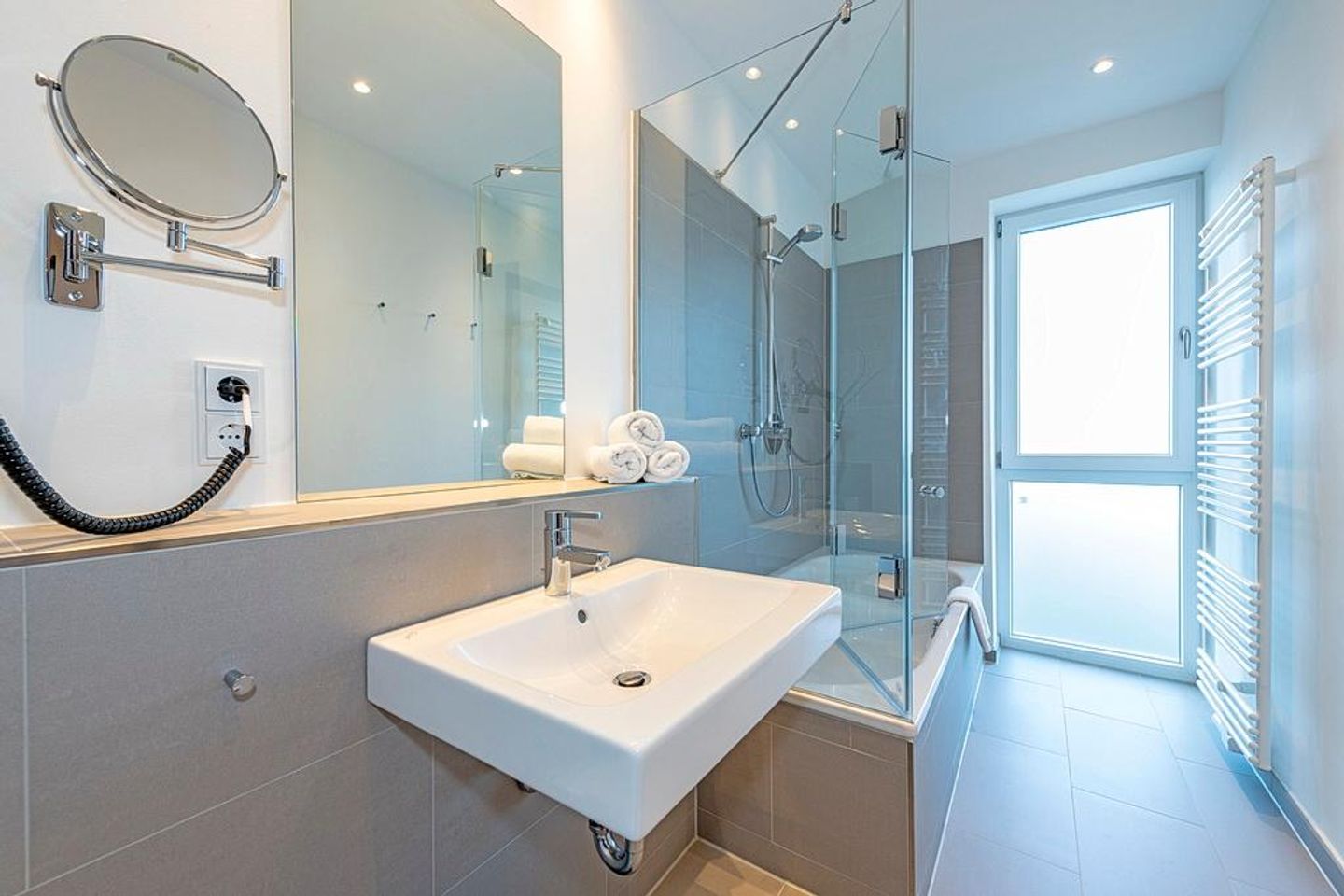 Apartmentvilla Anna See Apartmentvilla Anna See 3-10 Langeoog - Badezimmer mit Badewanne