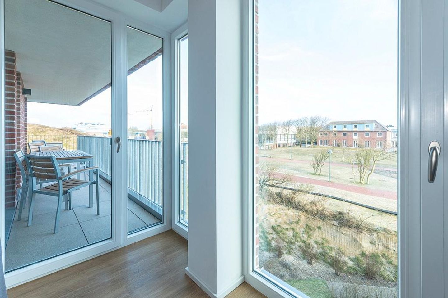 Apartmentvilla Anna See Apartmentvilla Anna See 3-10 Langeoog - Wohnbereich mit Zugang zum Balkon