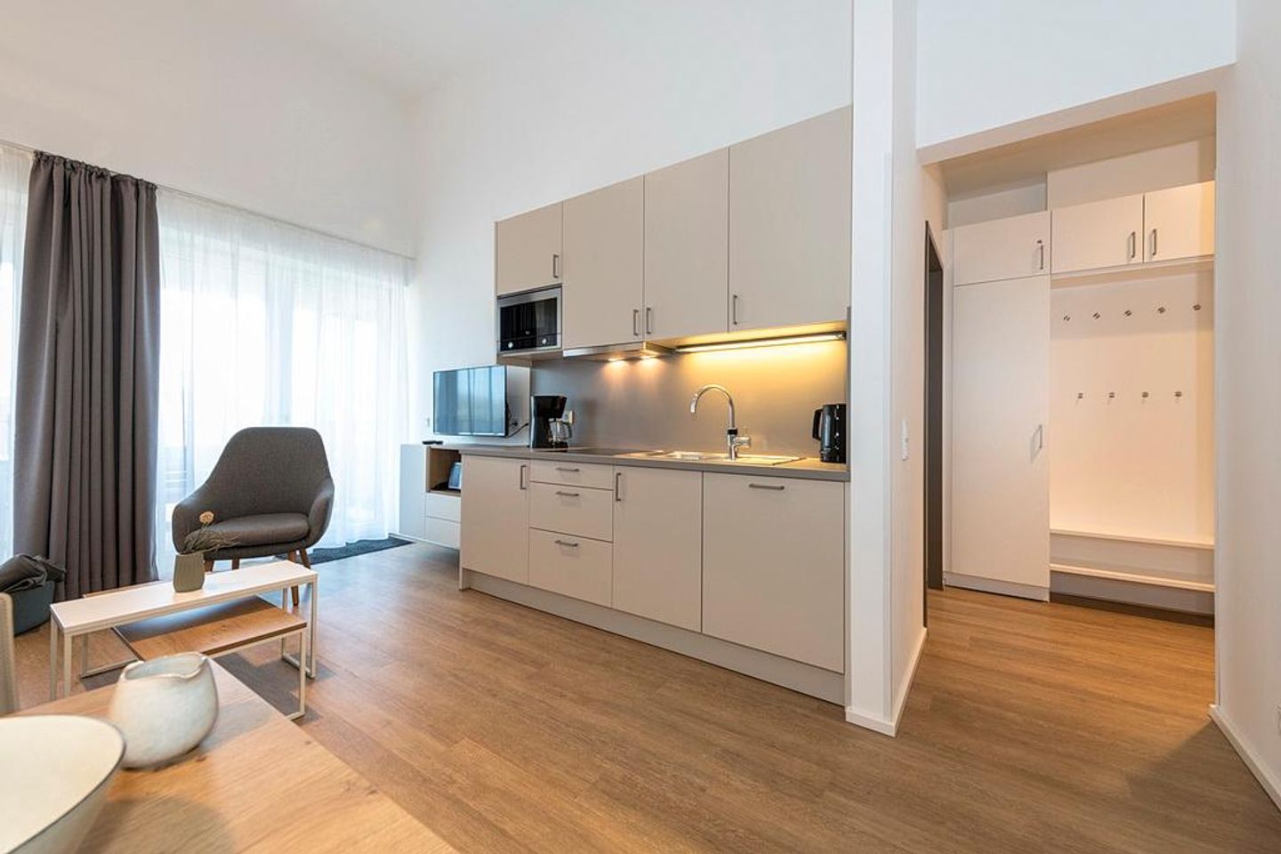 Apartmentvilla Anna See Apartmentvilla Anna See 3-11 Langeoog - Küchenzeile mit Mikrowelle