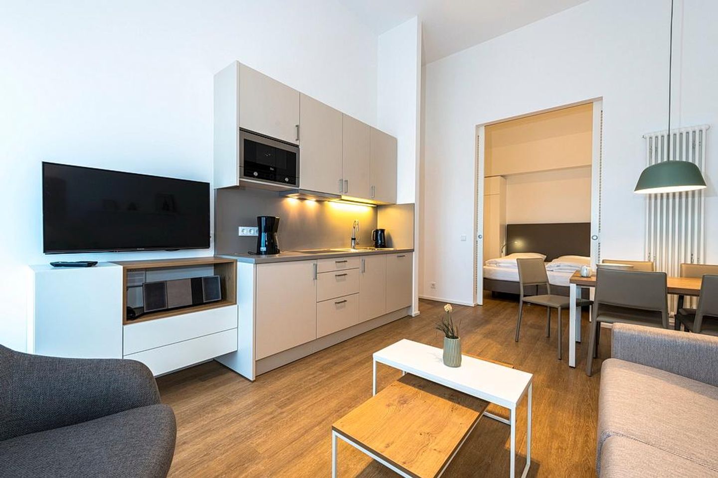 Apartmentvilla Anna See Apartmentvilla Anna See 3-11 Langeoog - Wohn-Essbereich mit Küchenzeile und TV