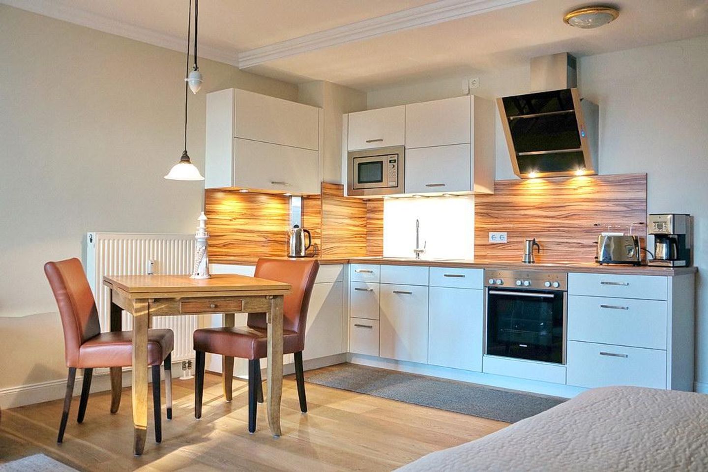 Seehof Seehof 213 Usedom - Küchenzeile mit Esstisch und Sitzgelegenheit