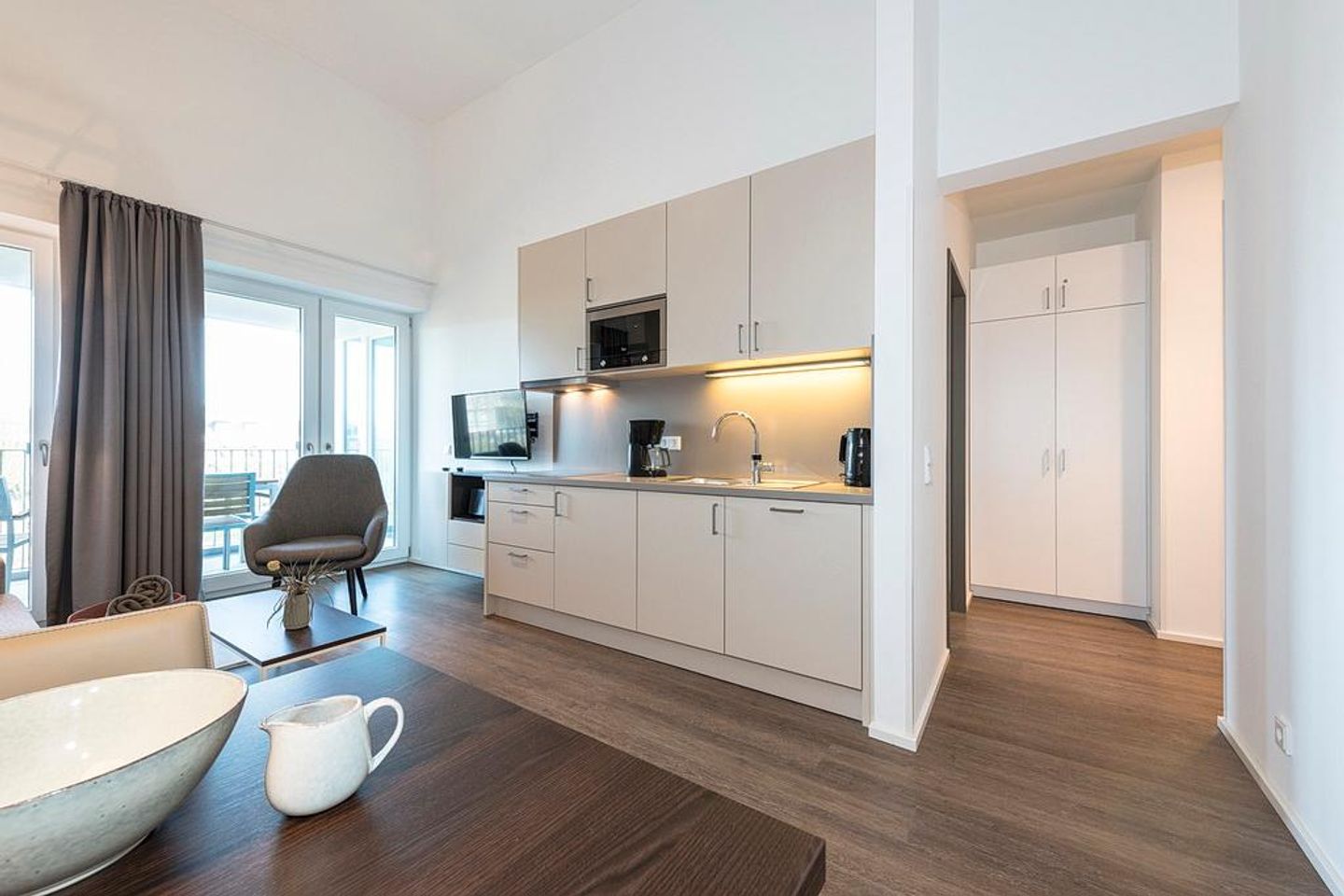 Apartmentvilla Anna See Apartmentvilla Anna See 3-12 Langeoog - Küchenzeile mit Mikrowelle