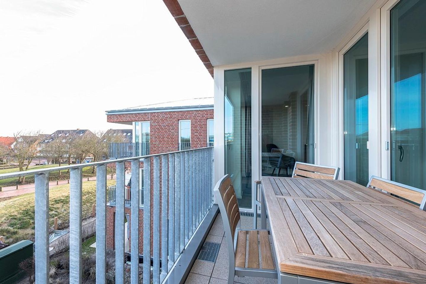 Apartmentvilla Anna See Apartmentvilla Anna See 3-12 Langeoog - Überdachter Balkon mit Sitzgelegenheit