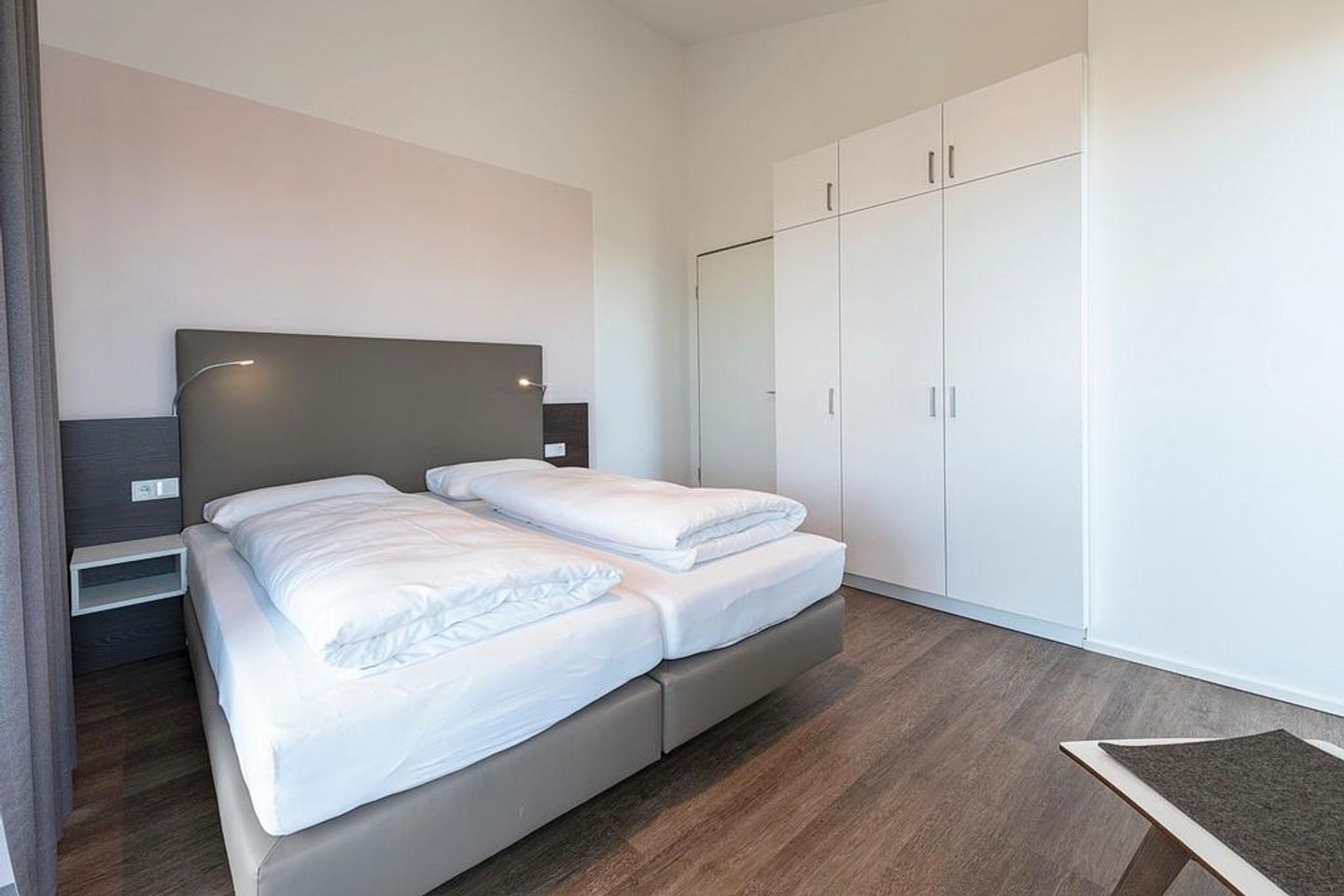 Apartmentvilla Anna See Apartmentvilla Anna See 3-13 Langeoog - Schlafzimmer mit Kleiderschrank