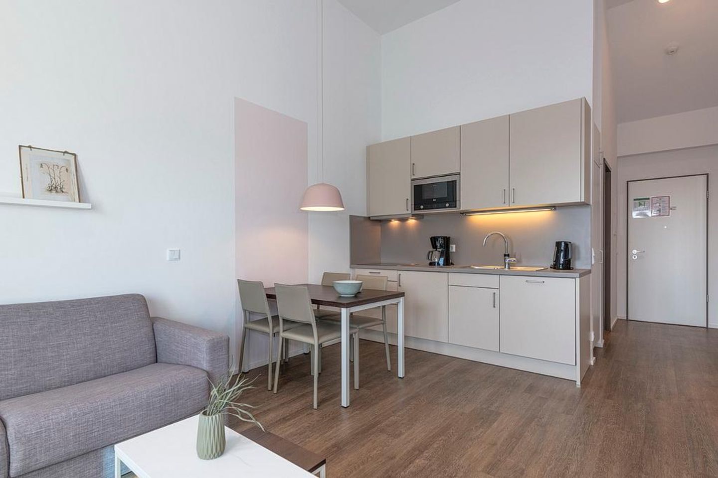 Apartmentvilla Anna See Apartmentvilla Anna See 3-15 Langeoog - Küchenzeile mit Mikrowelle