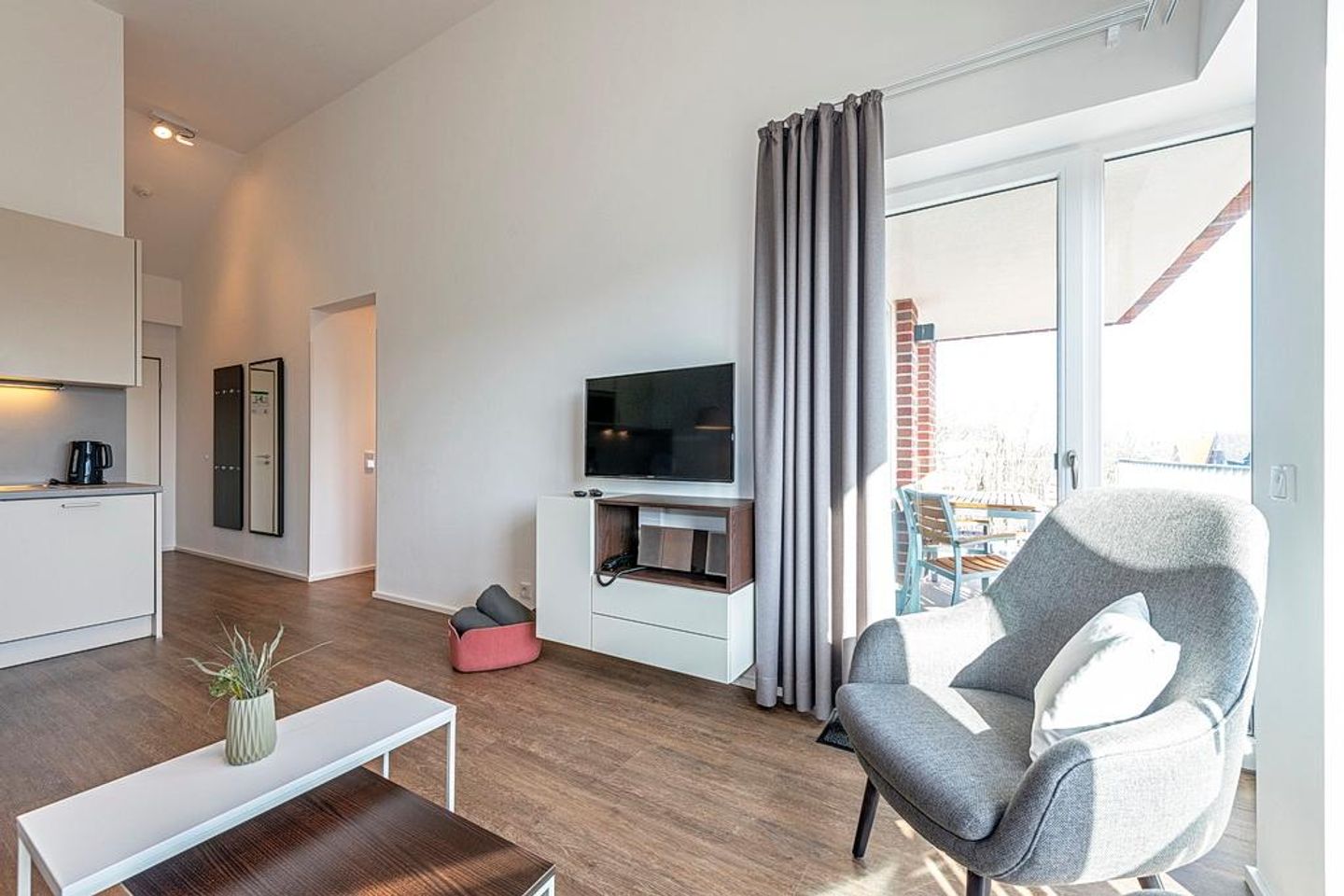 Apartmentvilla Anna See Apartmentvilla Anna See 3-15 Langeoog - Wohn-Essbereich mit Zugang zum Balkon