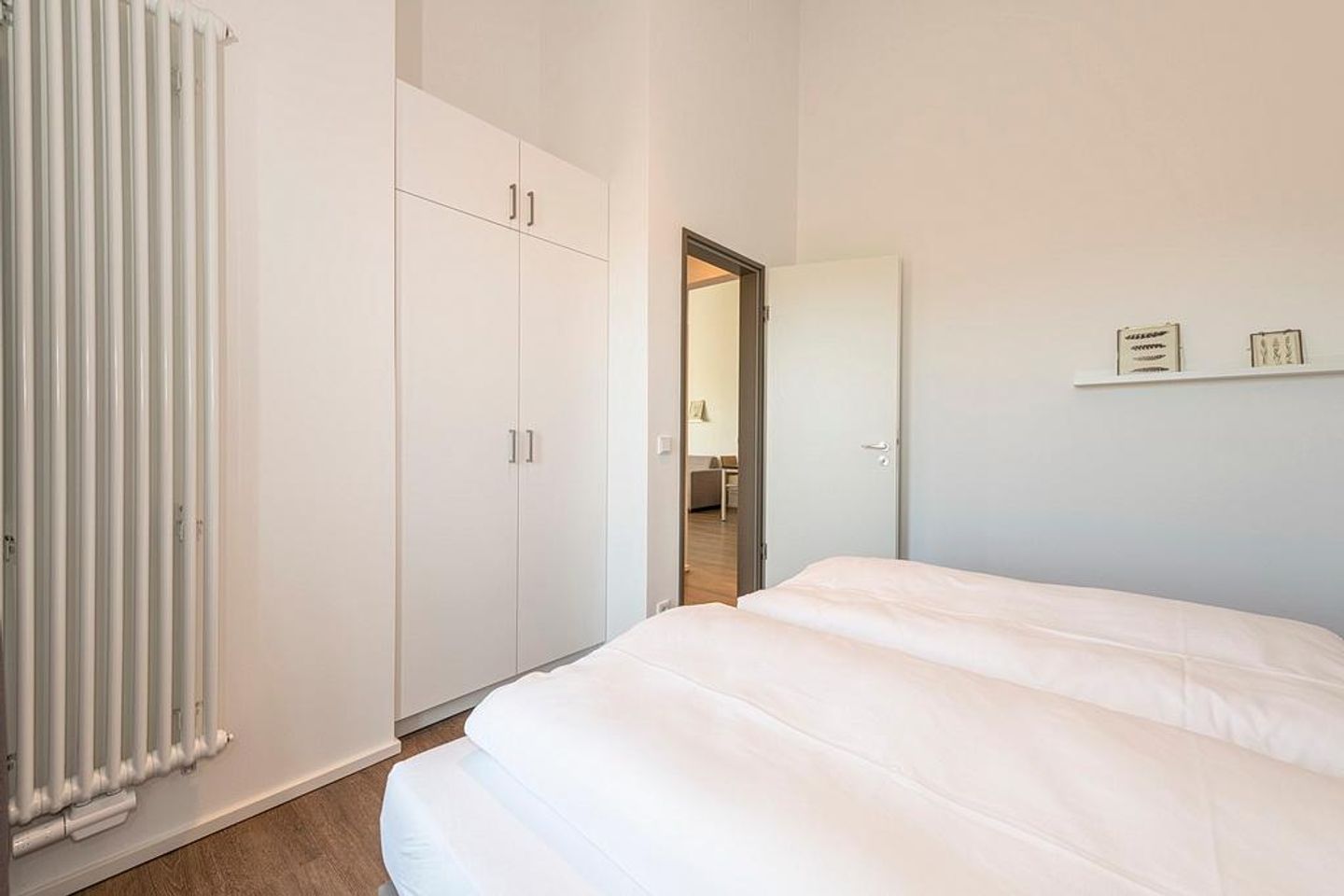 Apartmentvilla Anna See Apartmentvilla Anna See 3-15 Langeoog - Schlafzimmer mit Zugang zum Wohn-Essbereich