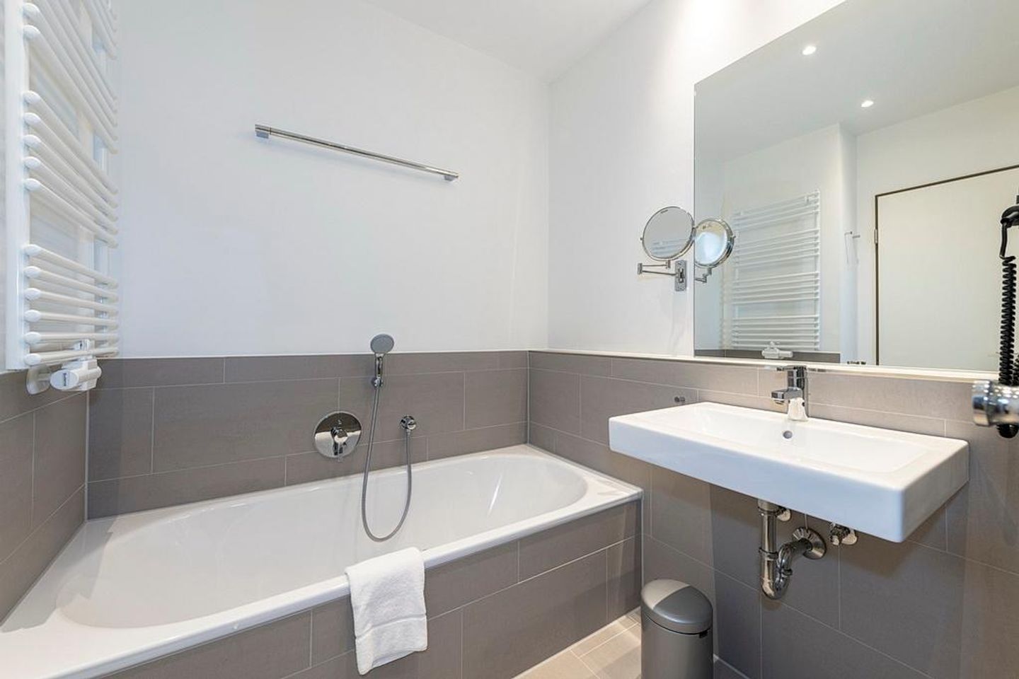 Apartmentvilla Anna See Apartmentvilla Anna See 3-15 Langeoog - Badezimmer mit Badewanne