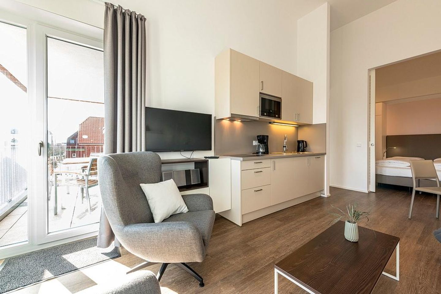 Apartmentvilla Anna See Apartmentvilla Anna See 3-16 Langeoog - Wohn-Essbereich mit Küchenzeile und TV