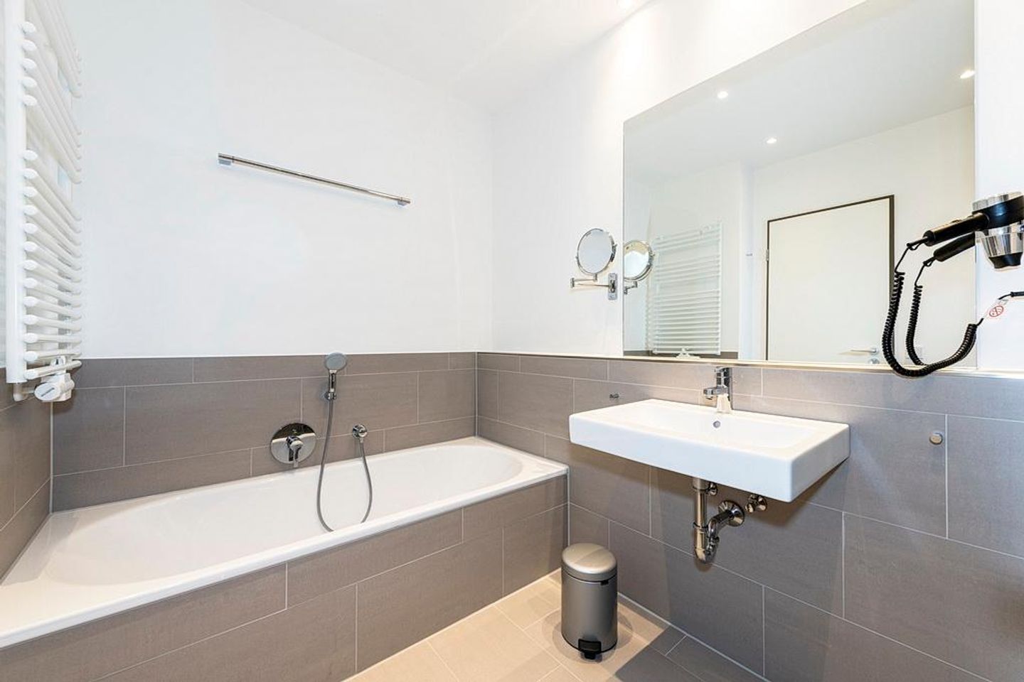 Apartmentvilla Anna See Apartmentvilla Anna See 3-16 Langeoog - Badezimmer mit Badewanne