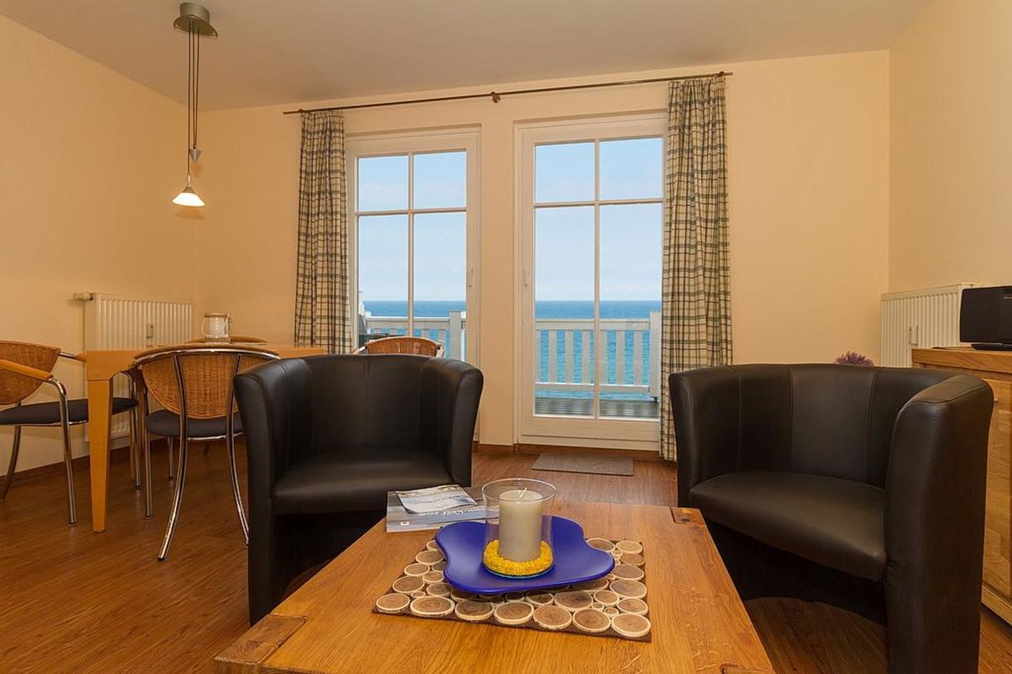 Meeresblick Meeresblick 321 Kühlungsborn - Wohn-Essbereich mit Couch