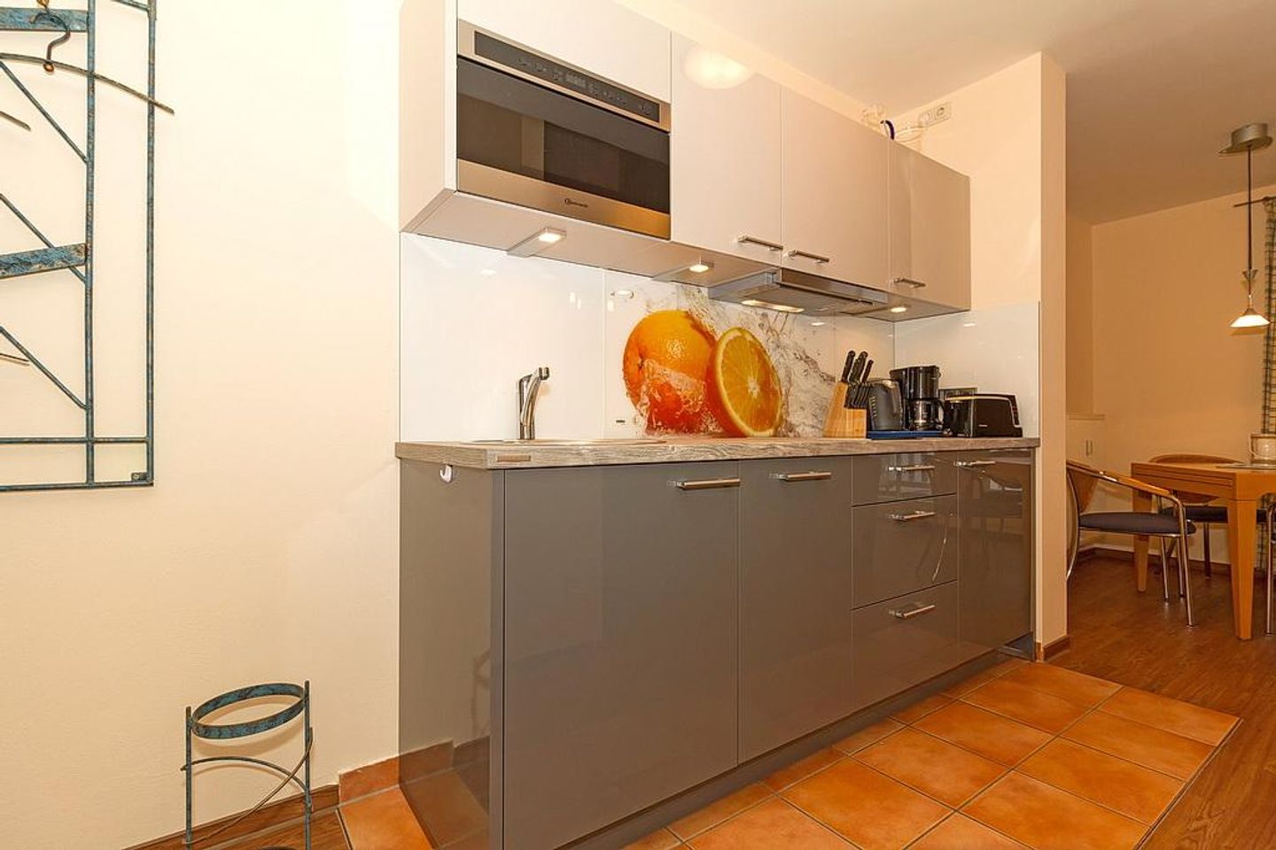 Meeresblick Meeresblick 321 Kühlungsborn - Küchenzeile mit Mikrowelle