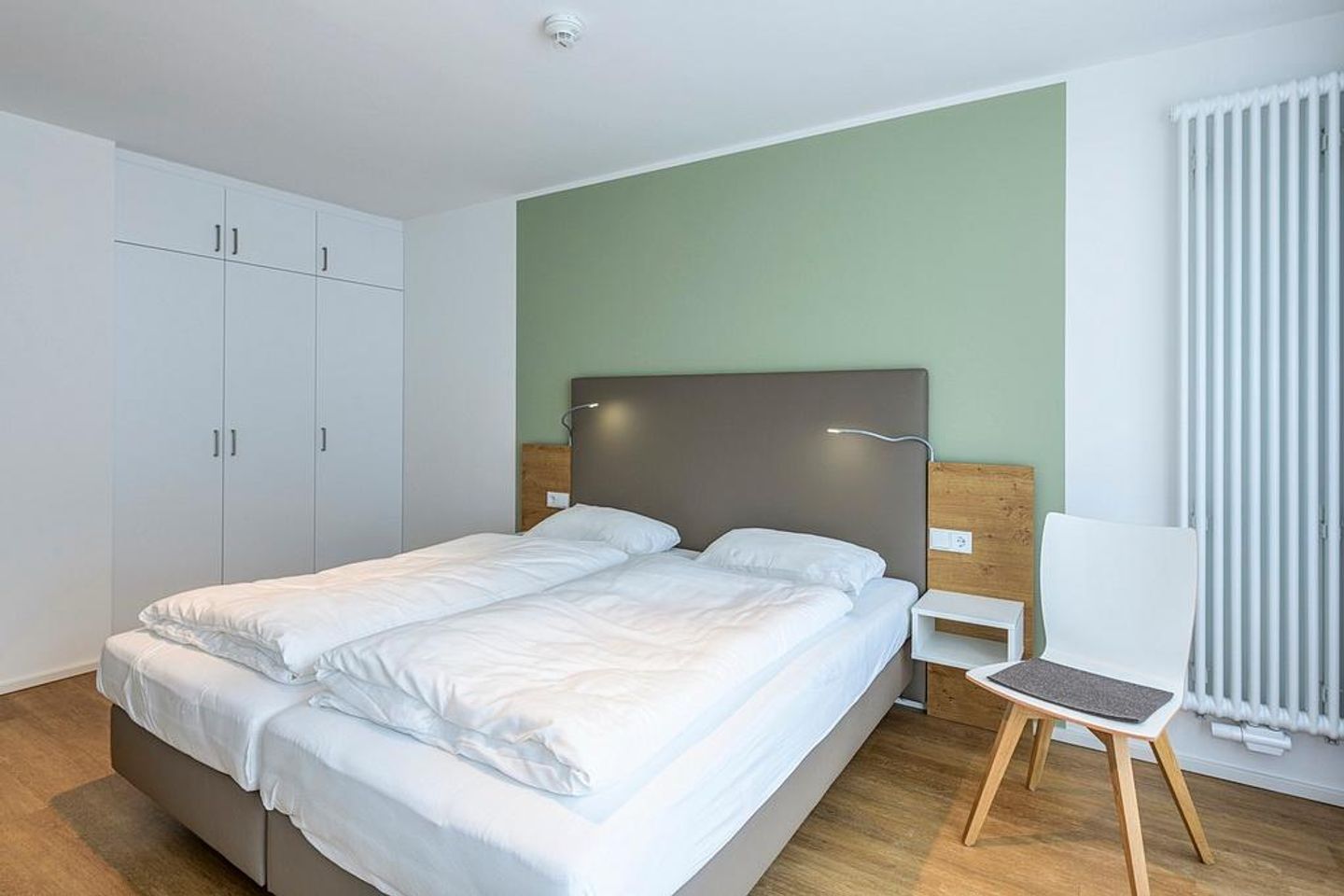 Apartmentvilla Anna See Apartmentvilla Anna See 1-10 Langeoog - Schlafzimmer mit Flatscreen-TV