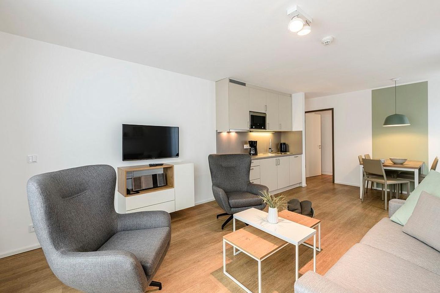 Apartmentvilla Anna See Apartmentvilla Anna See 1-11 Langeoog - Wohn-Essbereich mit Flatscreen-TV