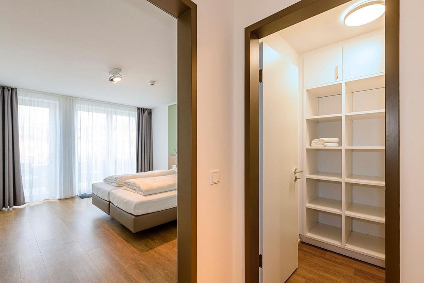 Apartmentvilla Anna See Apartmentvilla Anna See 1-11 Langeoog - Flur mit Blick ins Schlafzimmer