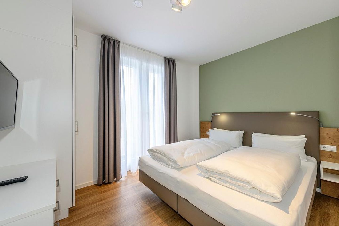 Deichhäuser Anna Küste Deichhäuser Anna Küste 1-10 Bensersiel - Schlafzimmer mit Doppelbett