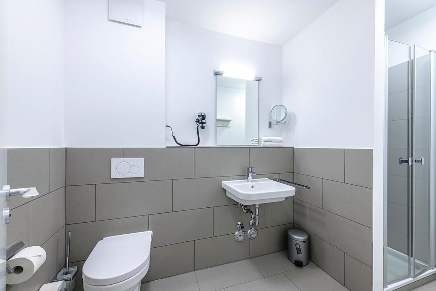 Deichhäuser Anna Küste Deichhäuser Anna Küste 1-11 Bensersiel - Badezimmer mit Waschtisch und WC