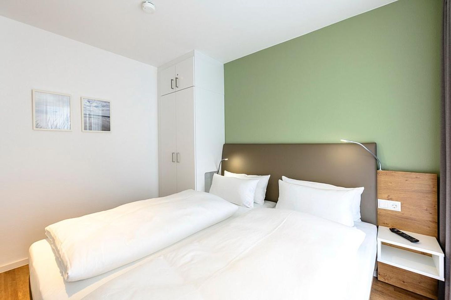 Deichhäuser Anna Küste Deichhäuser Anna Küste 1-13 Bensersiel - Schlafzimmer mit Doppelbett