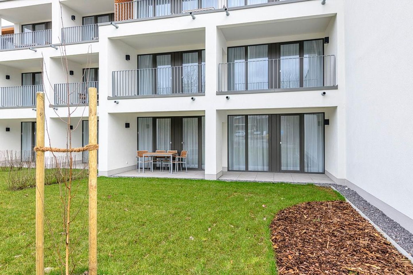 Deichhäuser Anna Küste Deichhäuser Anna Küste 1-13 Bensersiel - Terrasse mit Garten und Sitzgelegenheiten