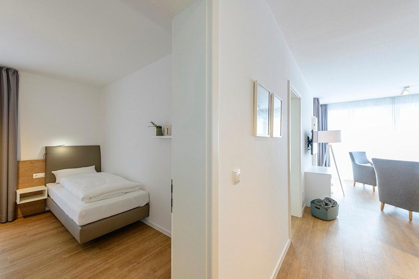 Deichhäuser Anna Küste Deichhäuser Anna Küste 1-14 Bensersiel - Flur mit Zugang zum Schlafzimmer