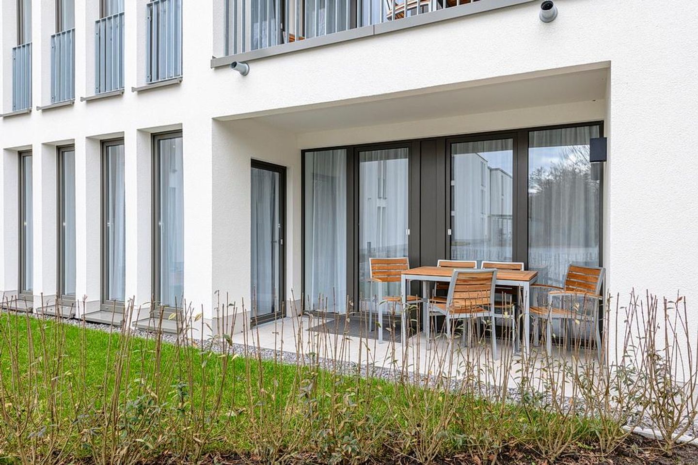 Deichhäuser Anna Küste Deichhäuser Anna Küste 1-14 Bensersiel - Terrasse mit Garten und Sitzgelegenheiten