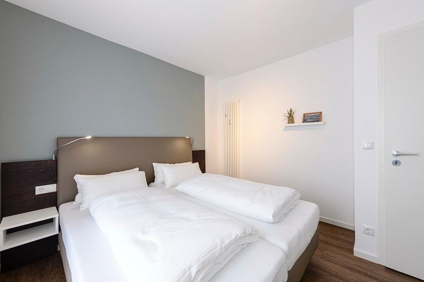 Deichhäuser Anna Küste Deichhäuser Anna Küste 1-20 Bensersiel - Schlafzimmer mit Doppelbett