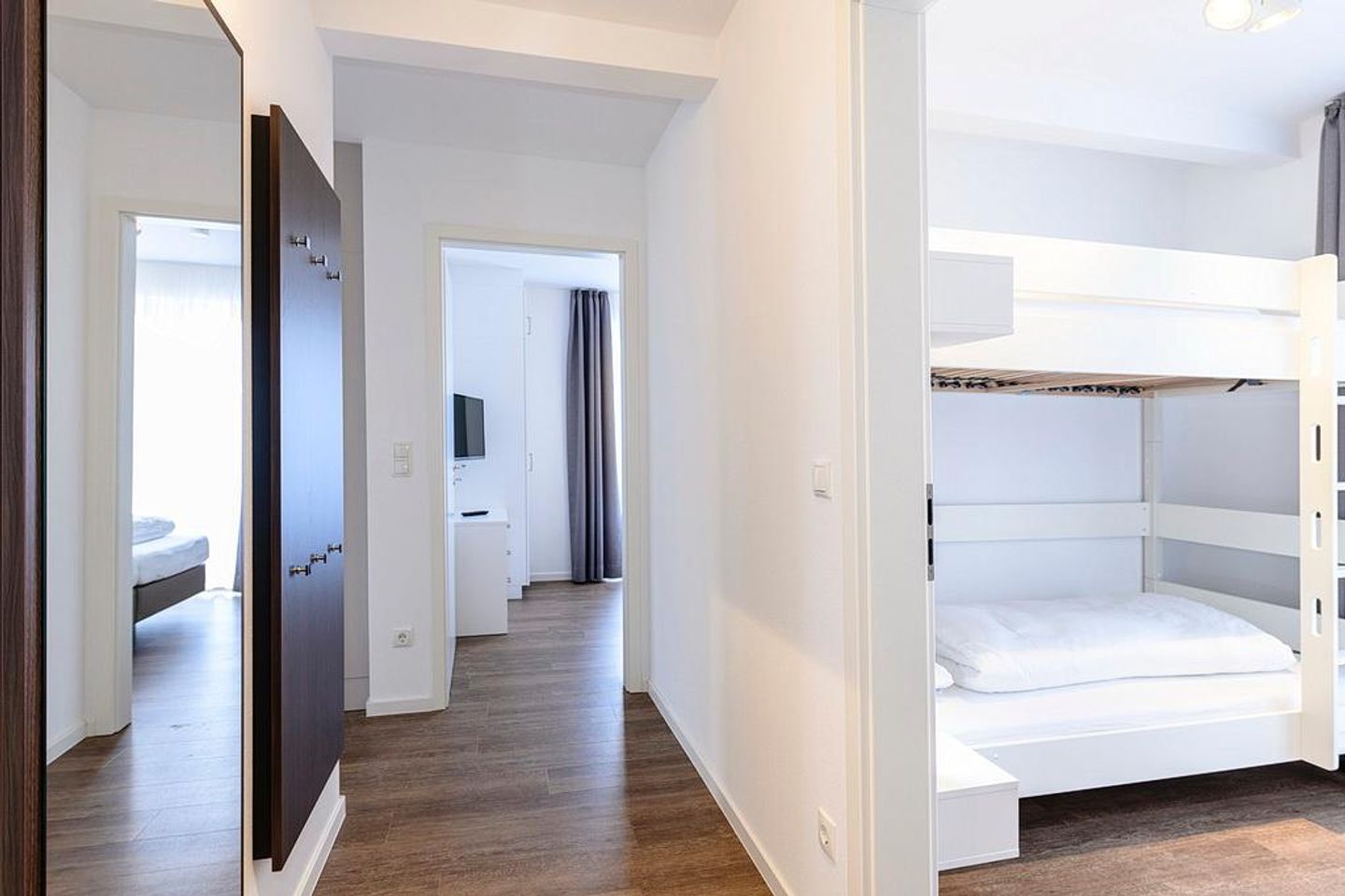 Deichhäuser Anna Küste Deichhäuser Anna Küste 1-20 Bensersiel - Flur mit Zugang zum Schlafzimmer