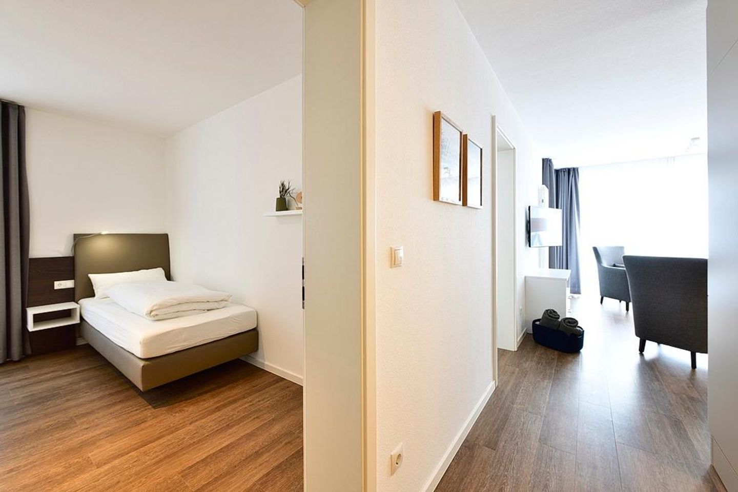 Deichhäuser Anna Küste Deichhäuser Anna Küste 1-24 Bensersiel - Flur mit Zugang zum Schlafzimmer