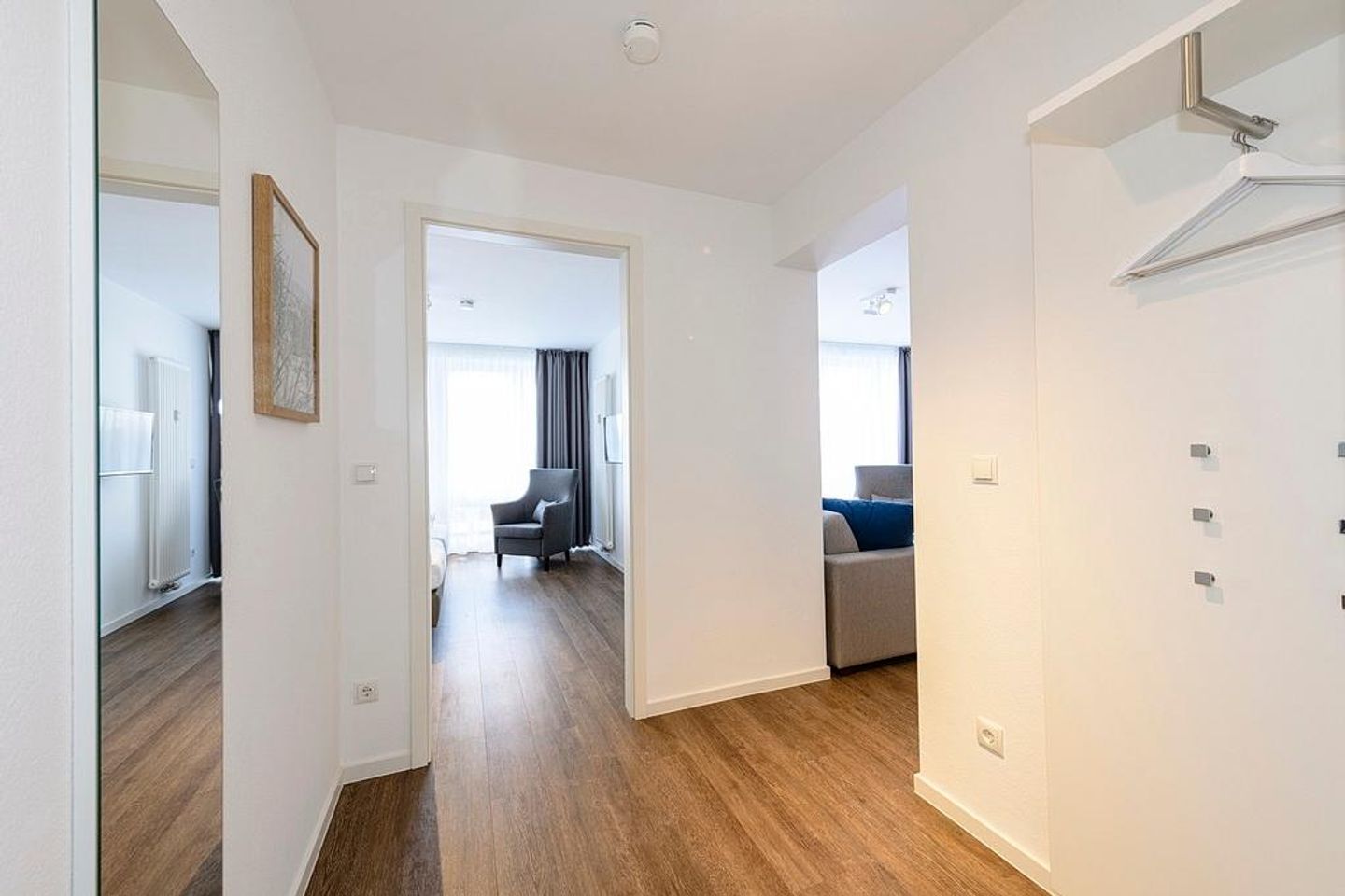 Deichhäuser Anna Küste Deichhäuser Anna Küste 1-31 Bensersiel - Flur mit Zugang zum Wohn-/ und Schlafzimmer