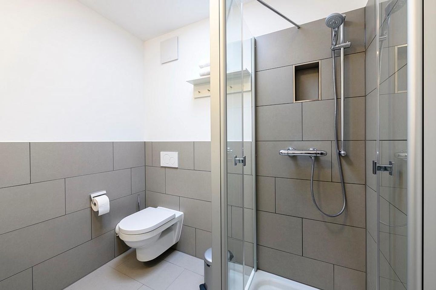 Deichhäuser Anna Küste Deichhäuser Anna Küste 1-33 Bensersiel - Badezimmer mit WC und Dusche