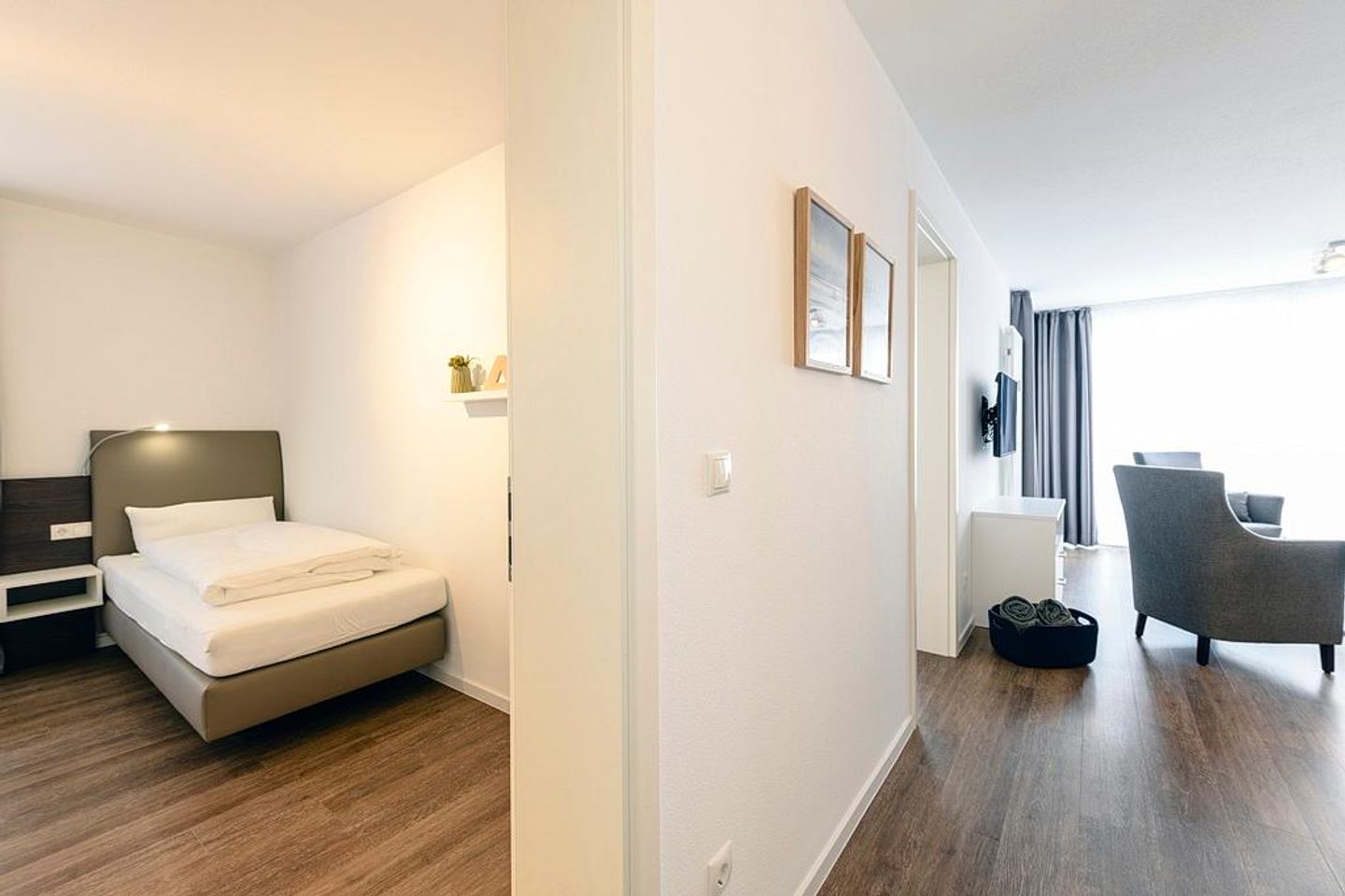 Deichhäuser Anna Küste Deichhäuser Anna Küste 1-34 Bensersiel - Flur mit Zugang zum Schlafzimmer