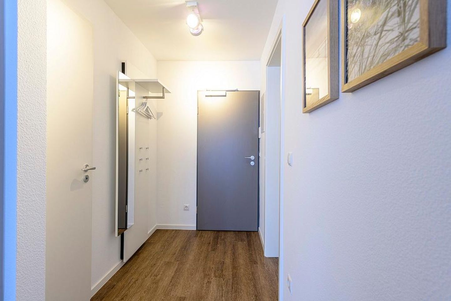 Deichhäuser Anna Küste Deichhäuser Anna Küste 1-34 Bensersiel - Flur mit Garderobe