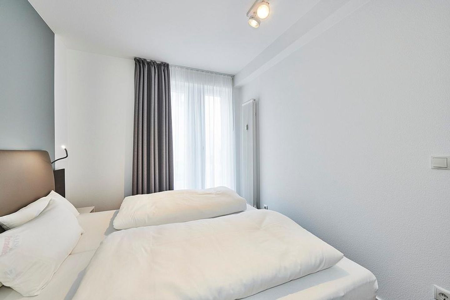 Deichhäuser Anna Küste Deichhäuser Anna Küste 2-13 Bensersiel - Schlafzimmer mit Doppelbett