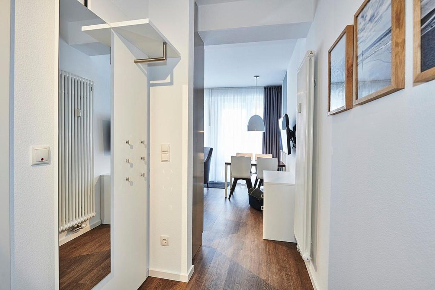 Deichhäuser Anna Küste Deichhäuser Anna Küste 2-13 Bensersiel - Flur mit Garderobe