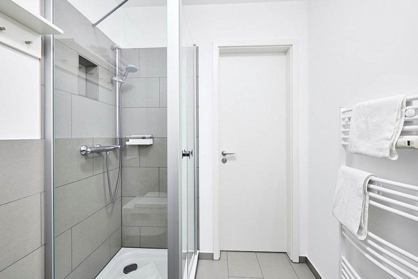 Deichhäuser Anna Küste Deichhäuser Anna Küste 2-13 Bensersiel - Badezimmer mit Dusche