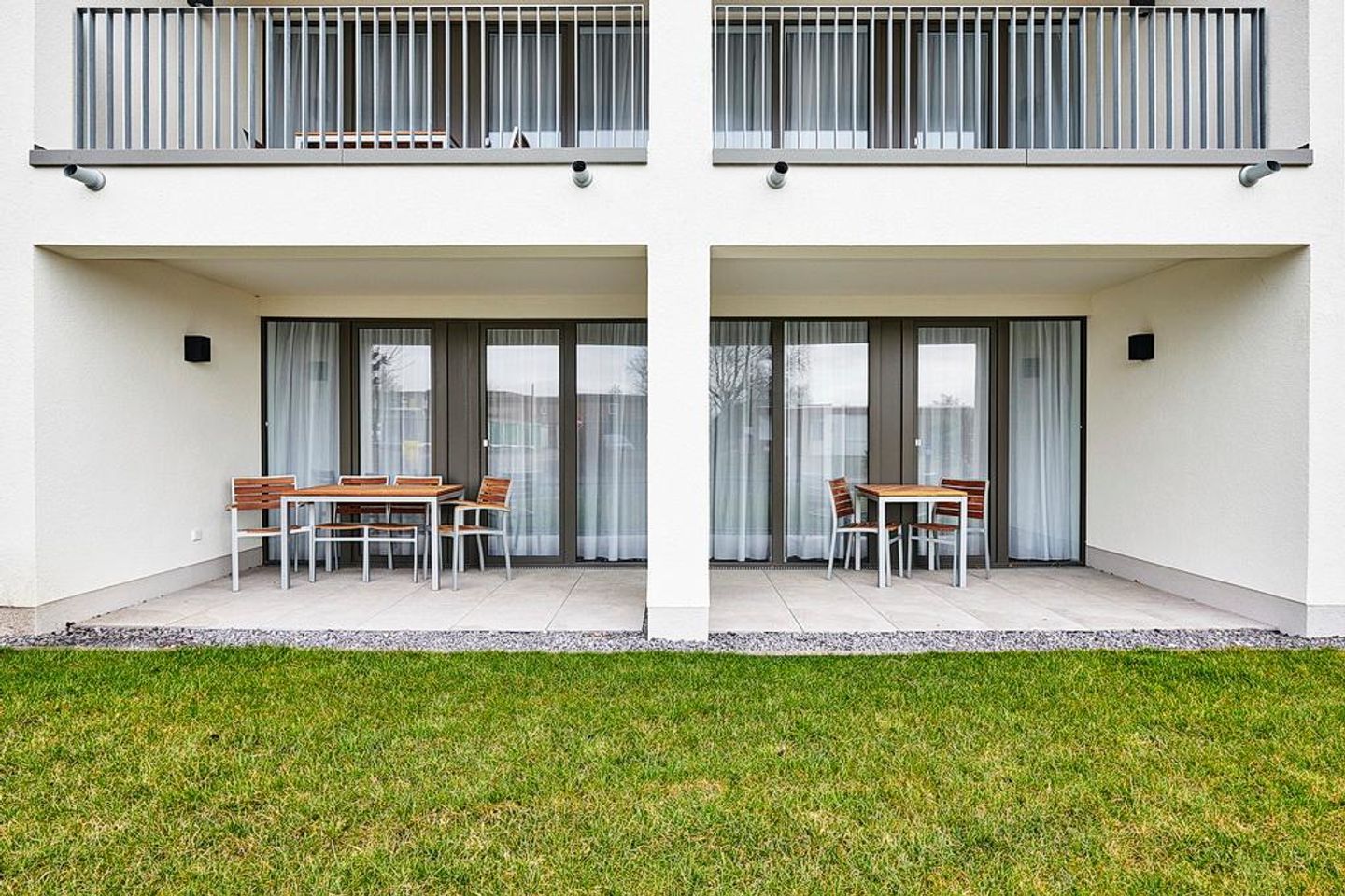 Deichhäuser Anna Küste Deichhäuser Anna Küste 2-13 Bensersiel - Terrasse mit Sitzgelegenheiten