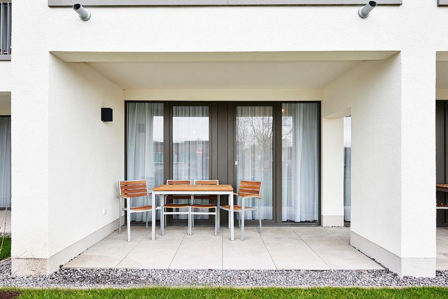 Deichhäuser Anna Küste Deichhäuser Anna Küste 2-13 Bensersiel - Terrasse mit Sitzgelegenheiten