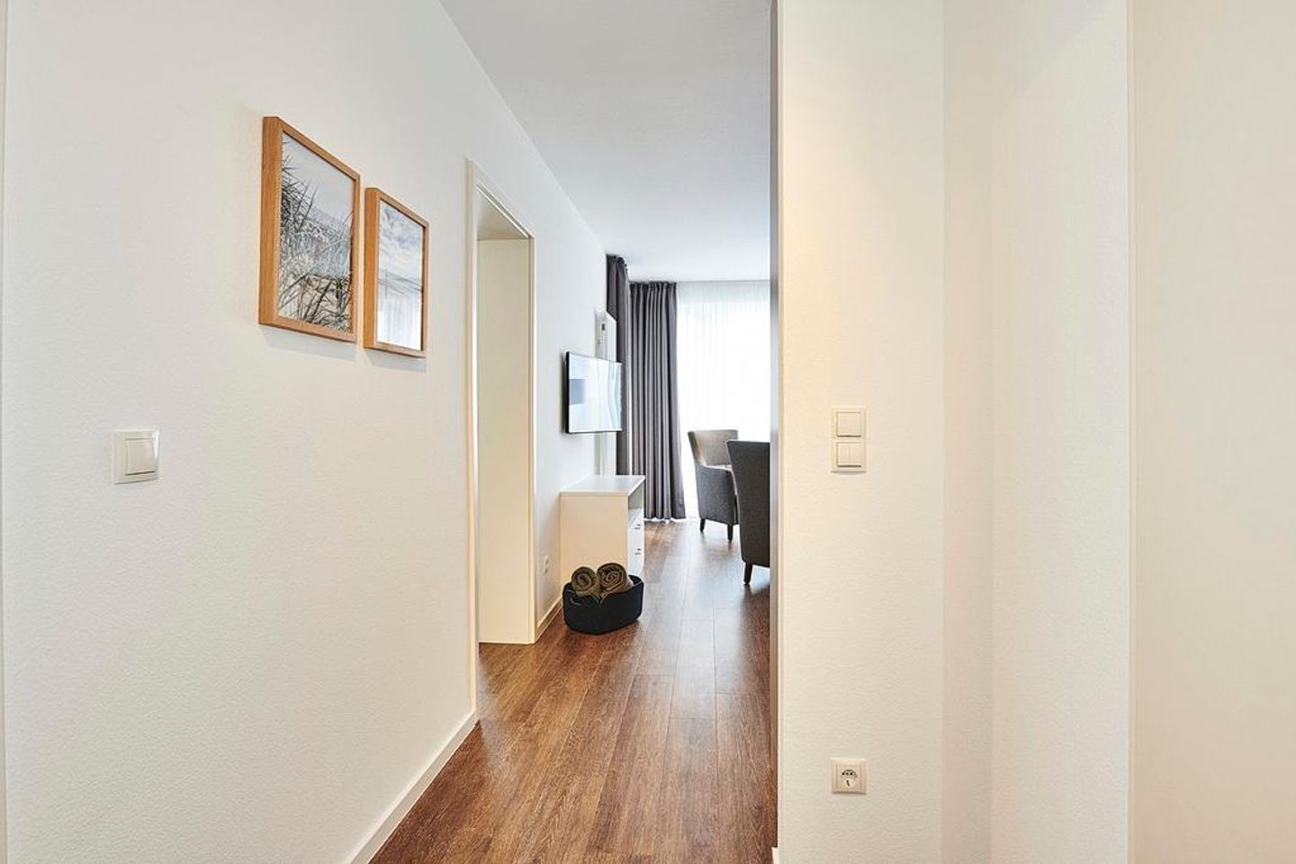 Deichhäuser Anna Küste Deichhäuser Anna Küste 2-14 Bensersiel - Flur mit Blick zum Wohn-/Essbereich