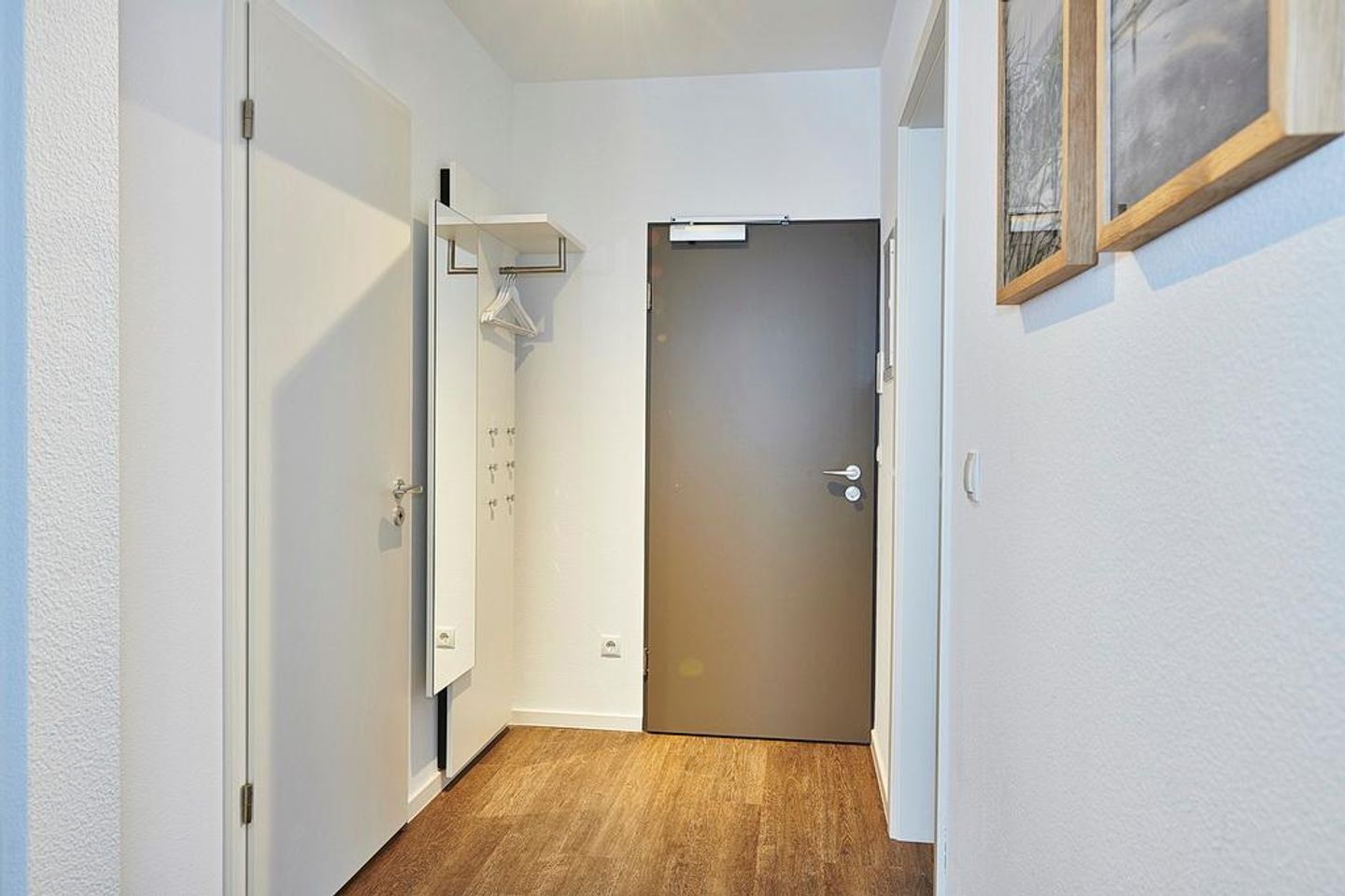 Deichhäuser Anna Küste Deichhäuser Anna Küste 2-14 Bensersiel - Flur mit Garderobe