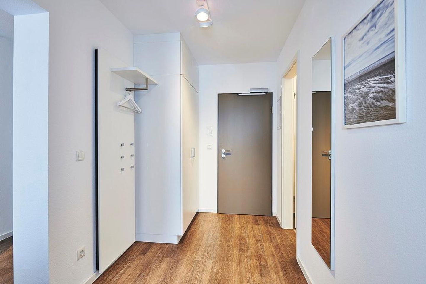 Deichhäuser Anna Küste Deichhäuser Anna Küste 2-21 Bensersiel - Flur mit Garderobe