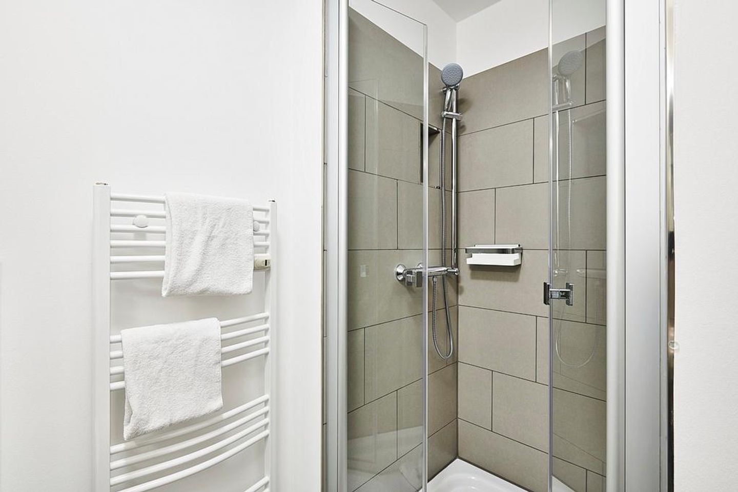 Deichhäuser Anna Küste Deichhäuser Anna Küste 2-22 Bensersiel - Badezimmer mit Dusche