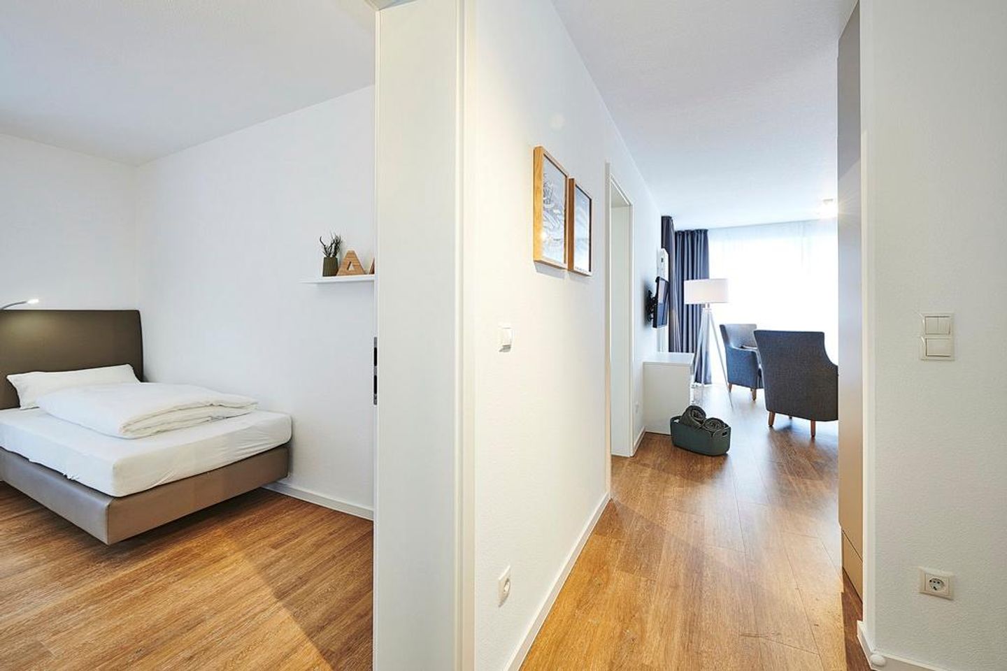 Deichhäuser Anna Küste Deichhäuser Anna Küste 2-24 Bensersiel - Flur mit Zugang zum Schlafzimmer