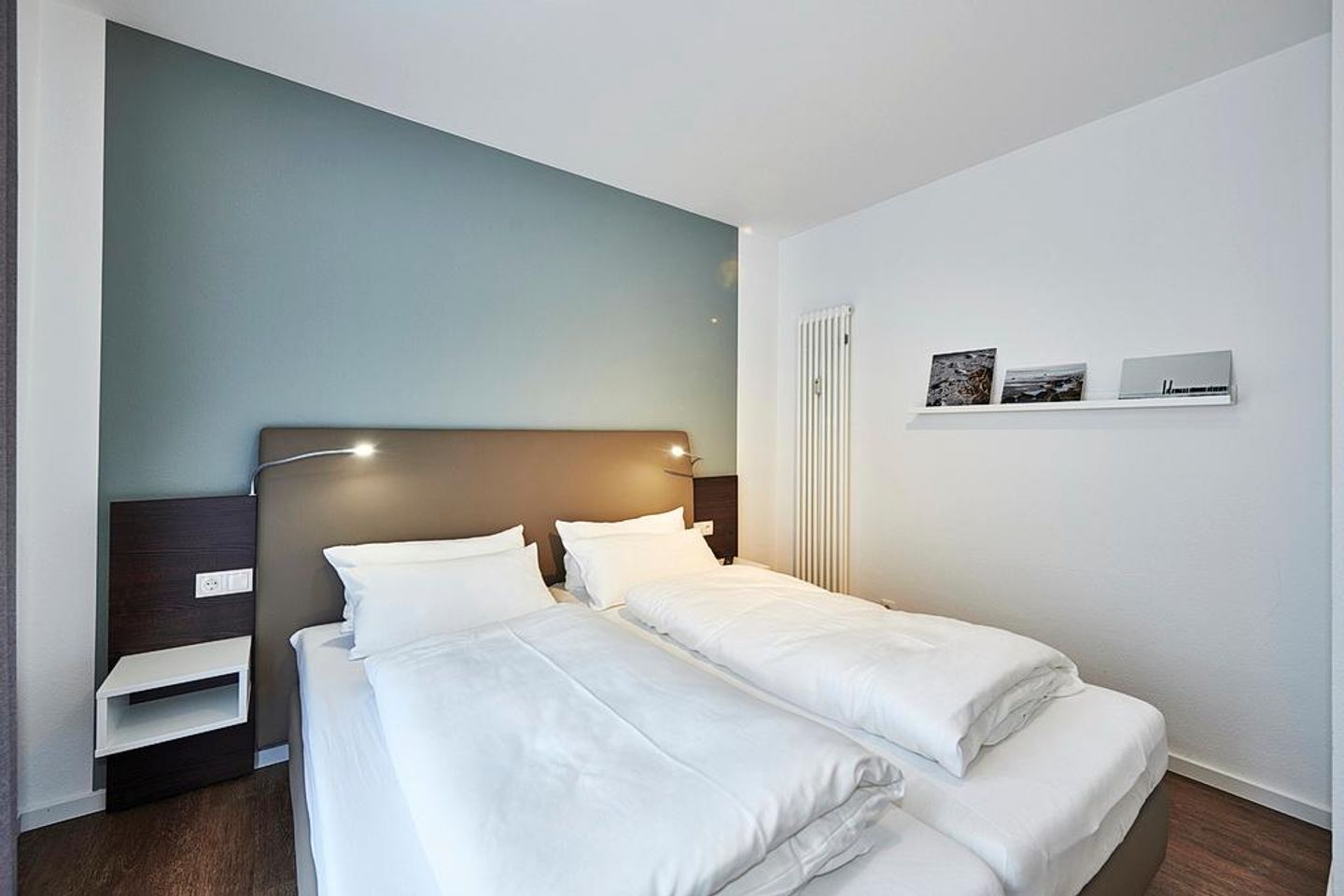 Deichhäuser Anna Küste Deichhäuser Anna Küste 3-10 Bensersiel - Schlafzimmer mit Doppelbett