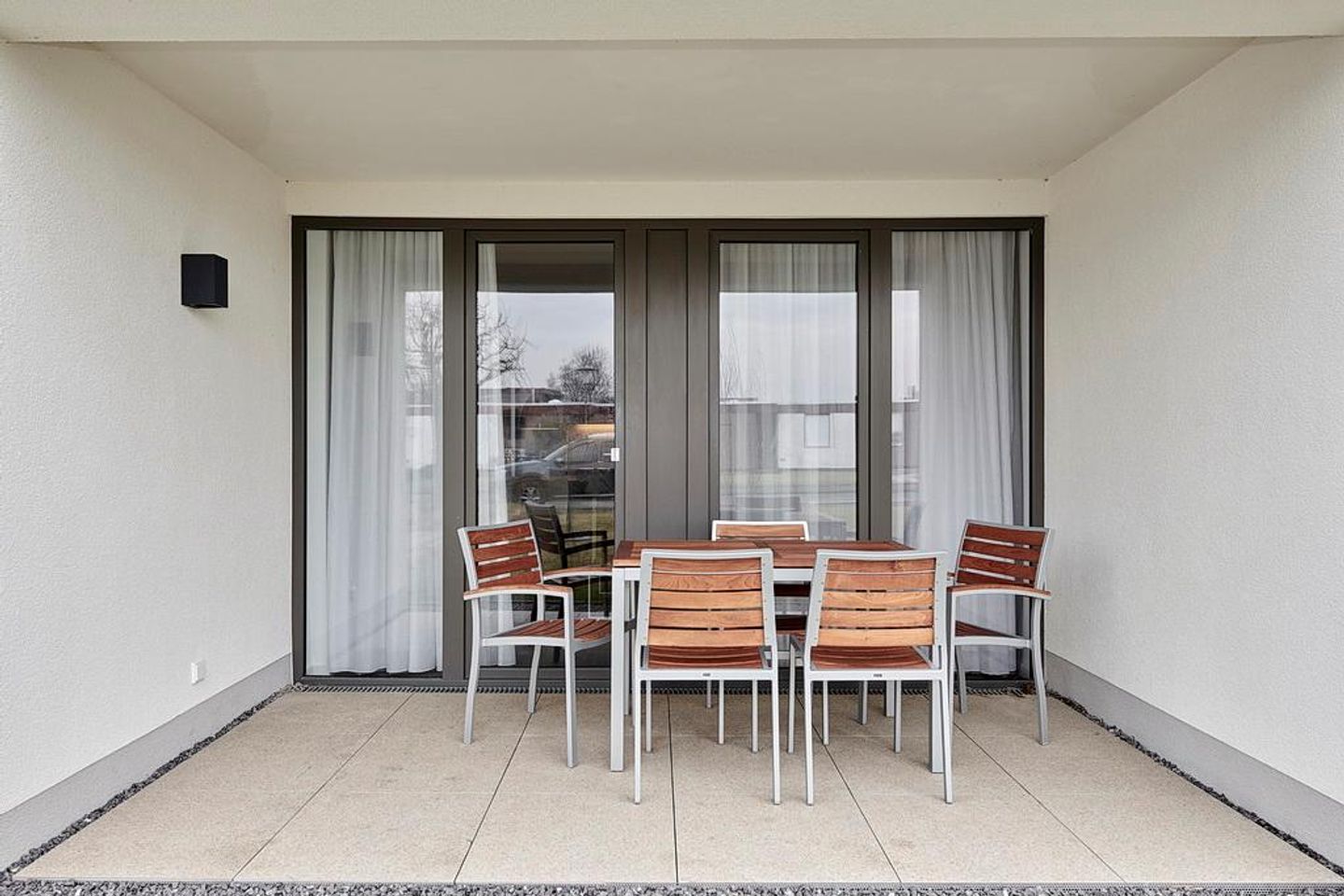 Deichhäuser Anna Küste Deichhäuser Anna Küste 3-10 Bensersiel - Terrasse mit Sitzgelegenheiten