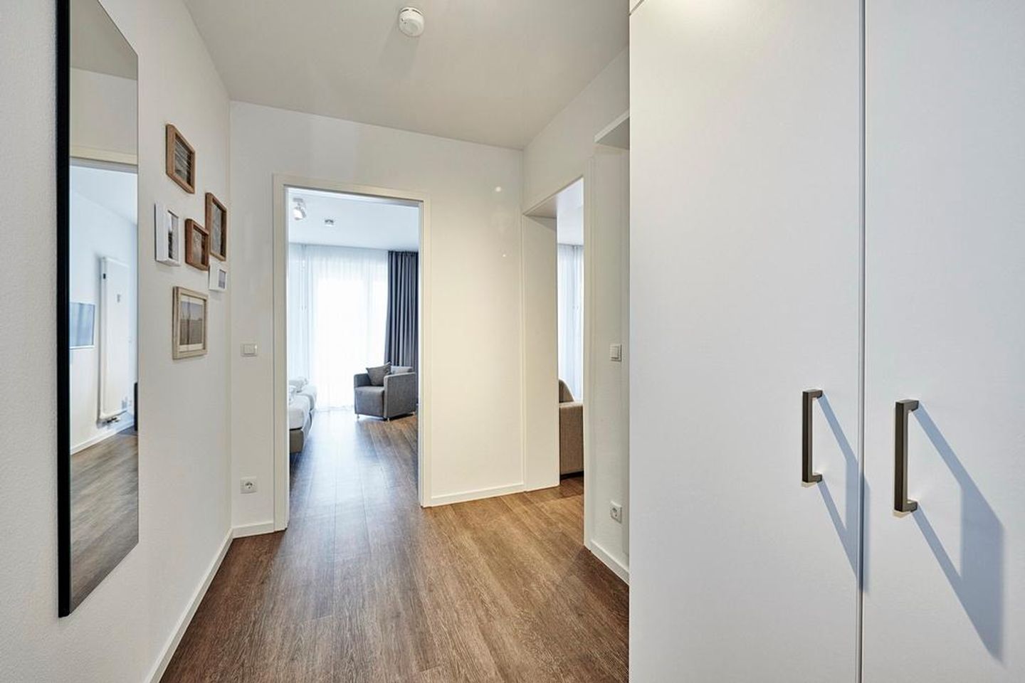 Deichhäuser Anna Küste Deichhäuser Anna Küste 3-11 Bensersiel - Flur mit Spiegel