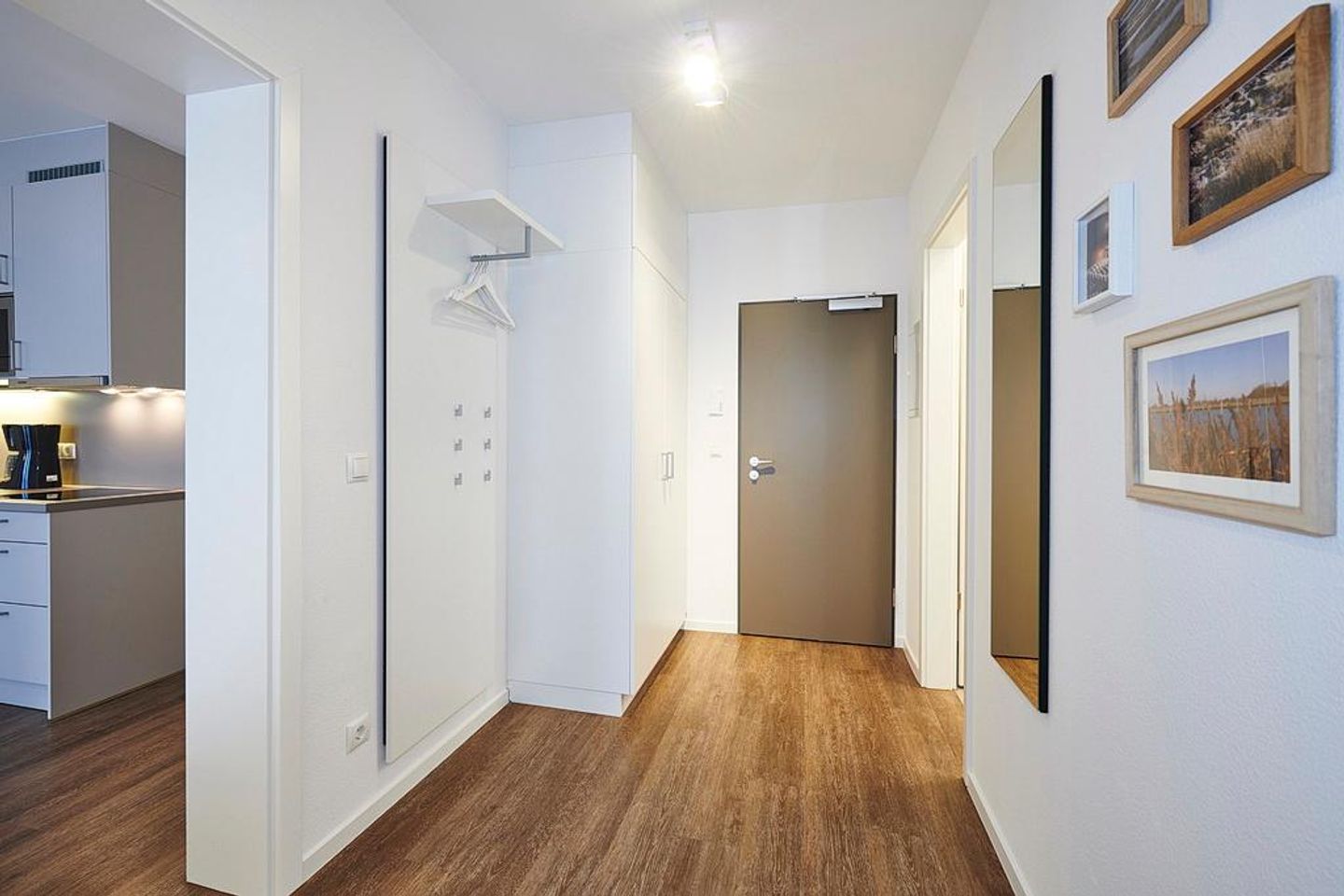 Deichhäuser Anna Küste Deichhäuser Anna Küste 3-11 Bensersiel - Flur mit Garderobe