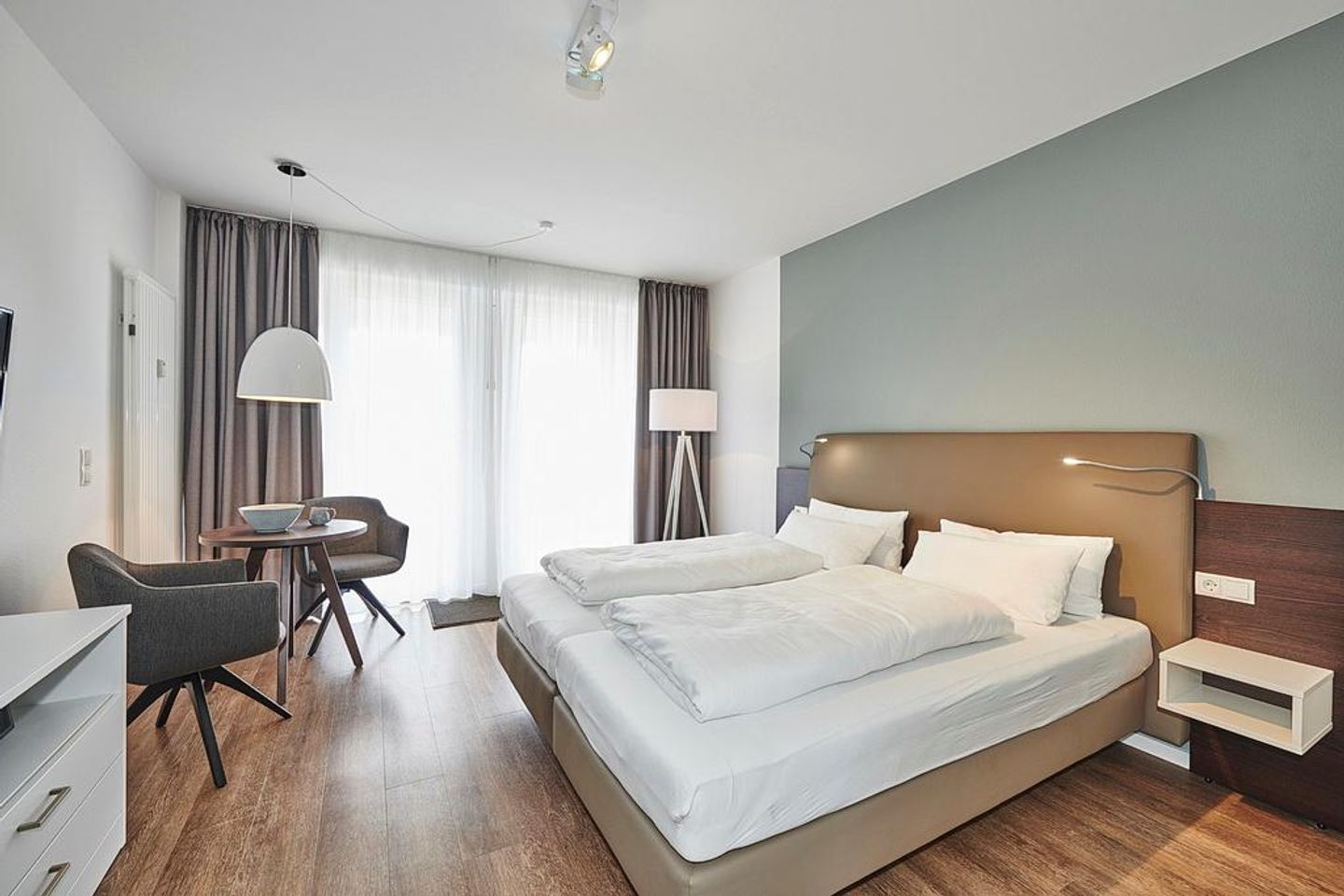 Deichhäuser Anna Küste Deichhäuser Anna Küste 3-12 Bensersiel - Wohn-Essbereich mit Doppelbett