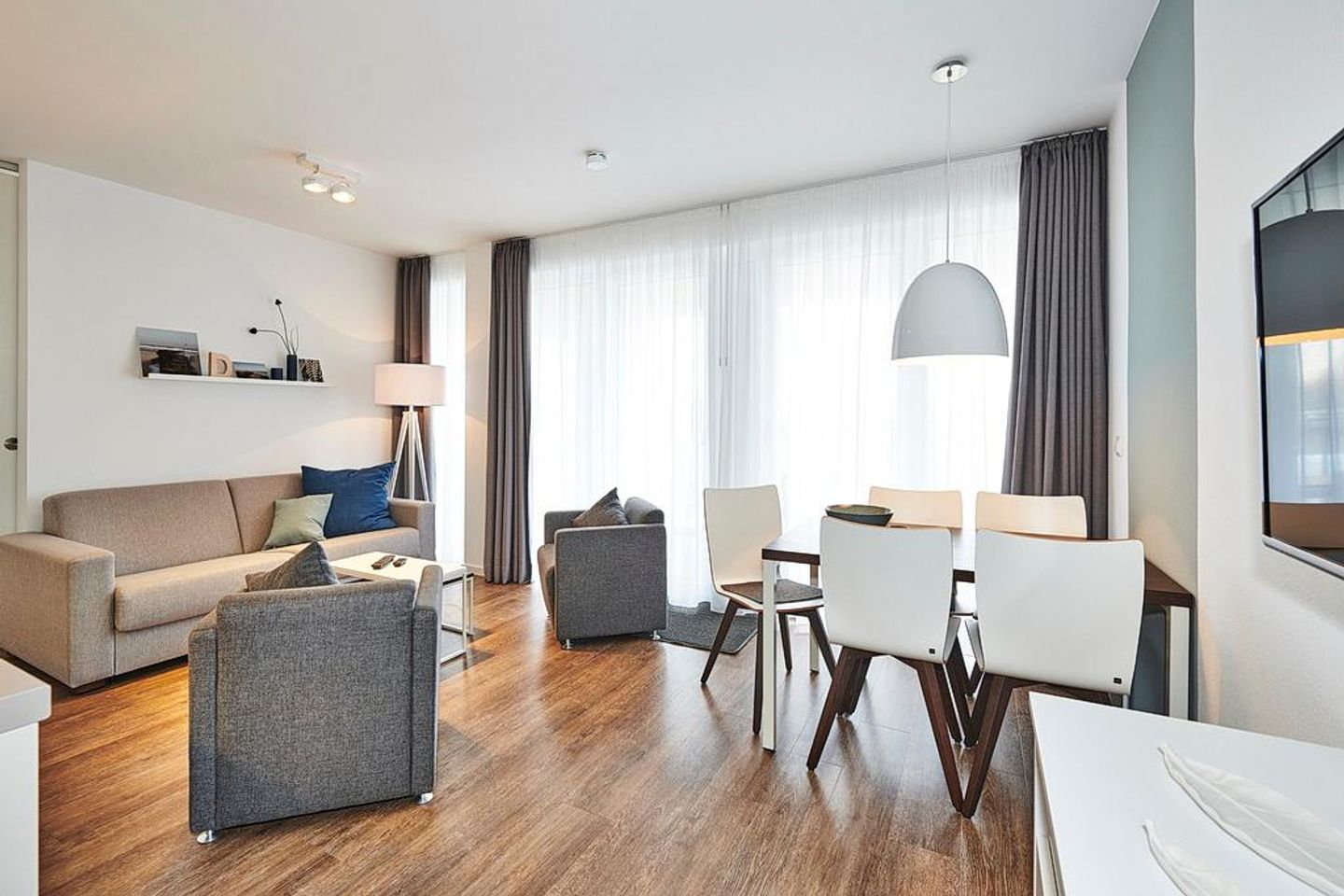 Deichhäuser Anna Küste Deichhäuser Anna Küste 3-23 Bensersiel - Wohn-/Essbereich mit Sitzgelegenheiten