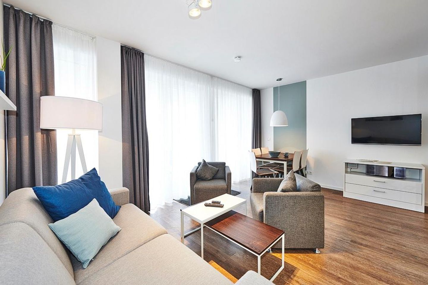 Deichhäuser Anna Küste Deichhäuser Anna Küste 3-23 Bensersiel - Wohn-/Essbereich mit Couch